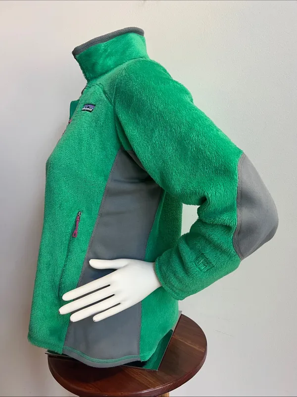 Patagonia Green Teddy Fleece Jacket with Gray Panels 3 zip pockets cozy - Image 4