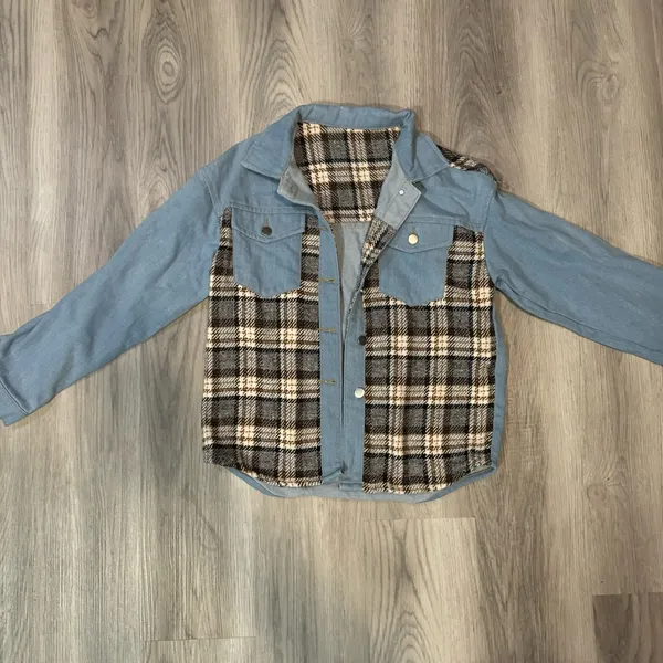 Boutique Shacket denim and flannel size Small - Image 5
