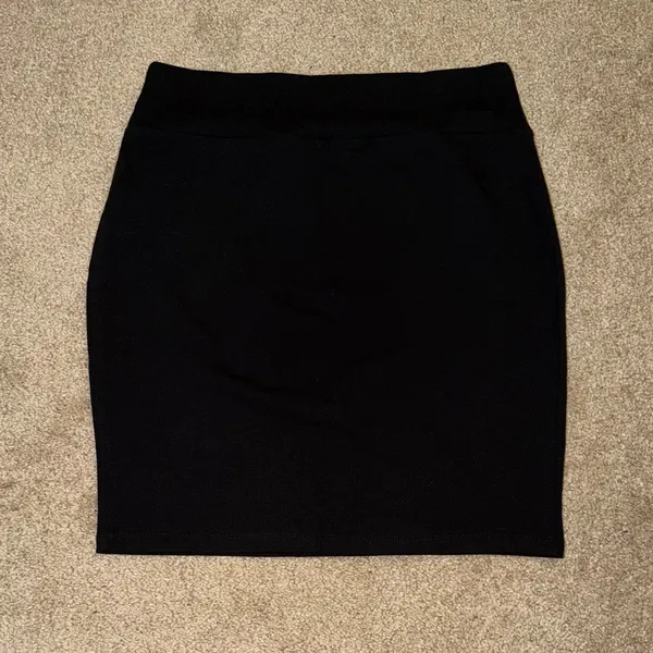 Classic Black Women's Skirt - Image 3