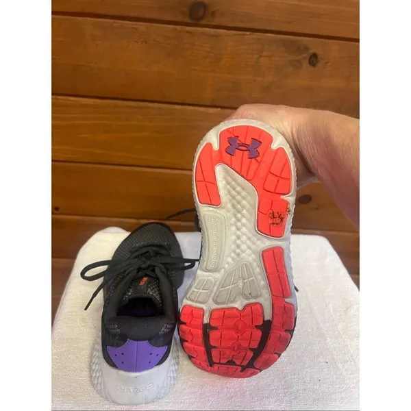 Under Armour Women's Charged Rogue 3 running shoes in a grey and purple Sz 6 - Image 4
