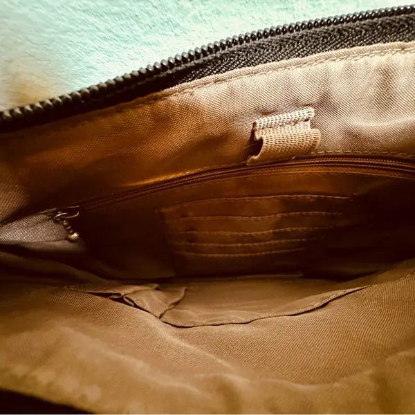 Baggallini Triple Zipper Travel Crossbody Bag Black Pristine Condition - Image 8