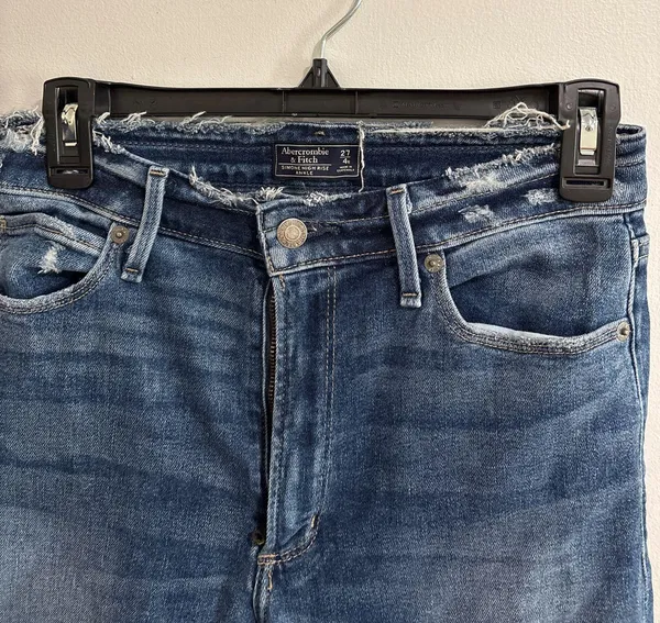 Abercrombie High-Rise Ankle Jeans - Image 3