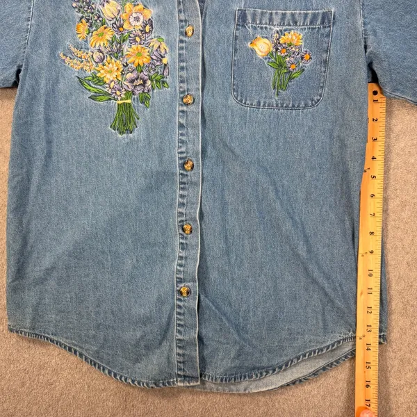 Casey & Max Short Sleeve Denim Shirt Women's Small Blue Floral Embroidered - Image 6