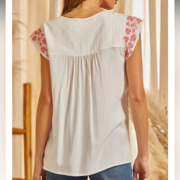 Savanna Jane Floral Embroidered Top Small NEW! - Image 2