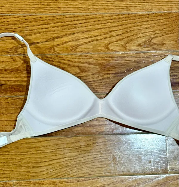 New PINK Victoria's Secret Wireless Bra 32A - Image 3