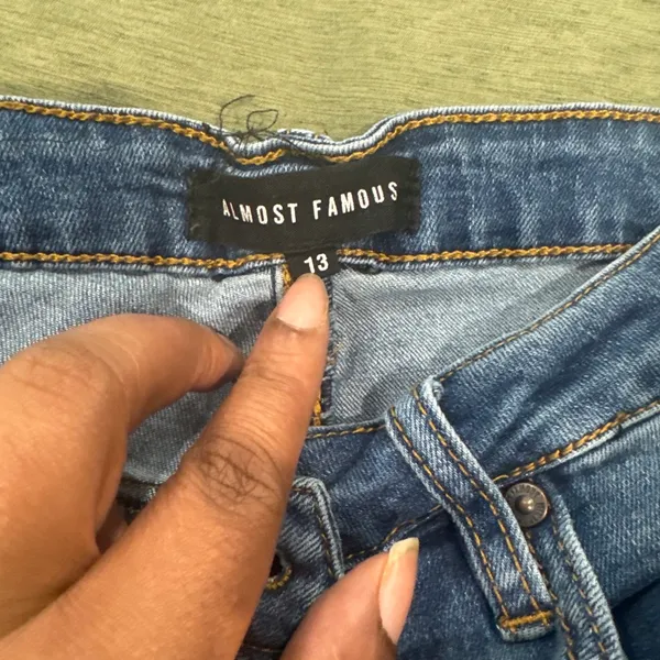 Almost Famous Jeans Flare Ripped - Image 3