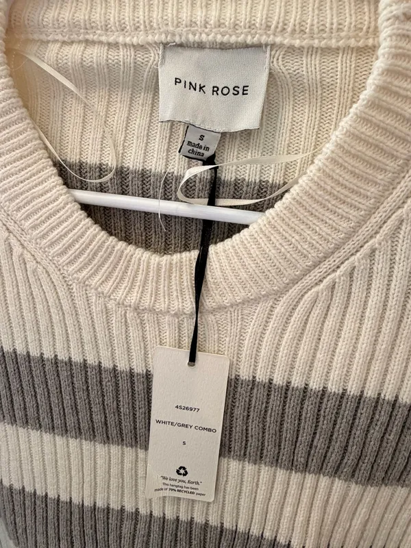 Pink Rose NWT Grey and White Sweater Size Small - Image 2