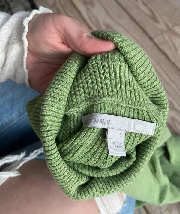 Old Navy turtleneck size small - Image 2
