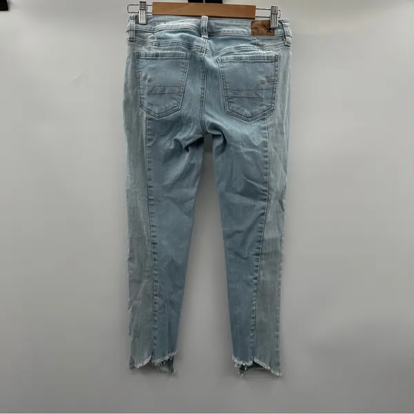 American Eagle Light Wash Mid Rise Cropped‎ Jegging Jeans Size 4 - Image 4