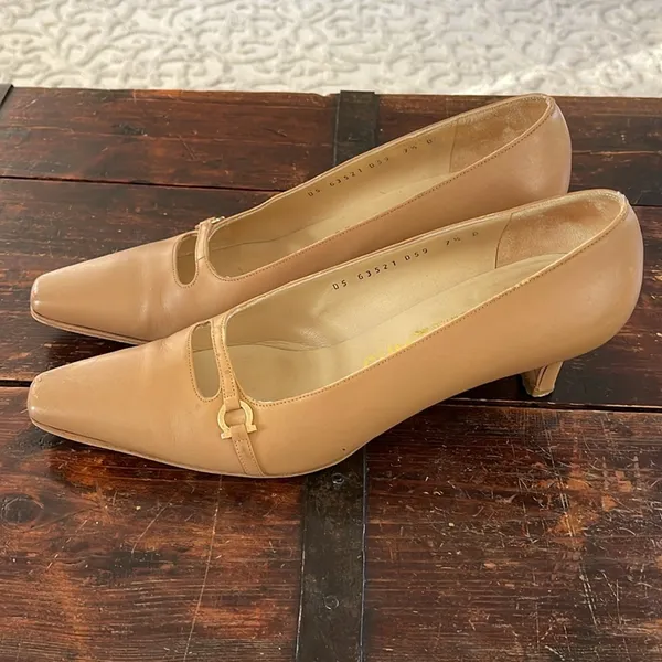 Salvatore Ferragamo Tan Mary Jane Kitten Heels Size 7.5 - Image 2