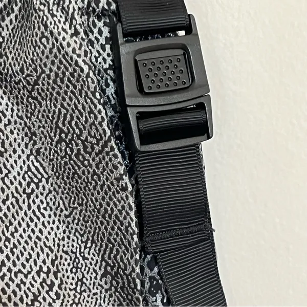 FP Movement The Way Home Shorts Silver Snakeskin Animal‎ Print Buckle XS - Image 3