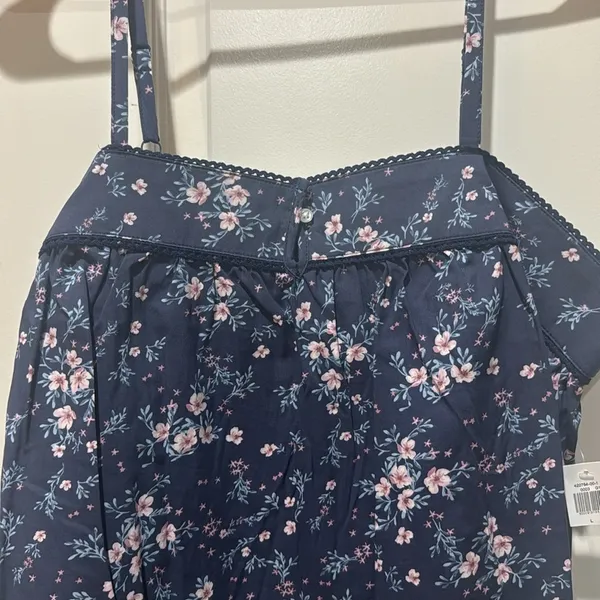 Women’s Old Navy floral camisole large NWT - Image 2