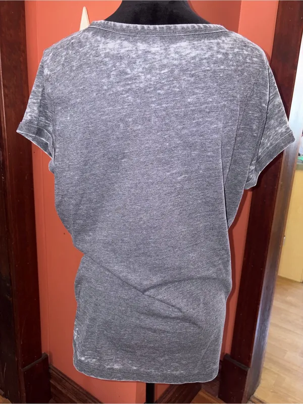 Harley-Davidson Women’s Gray Tee with Orange Eagle Graphic - Image 4