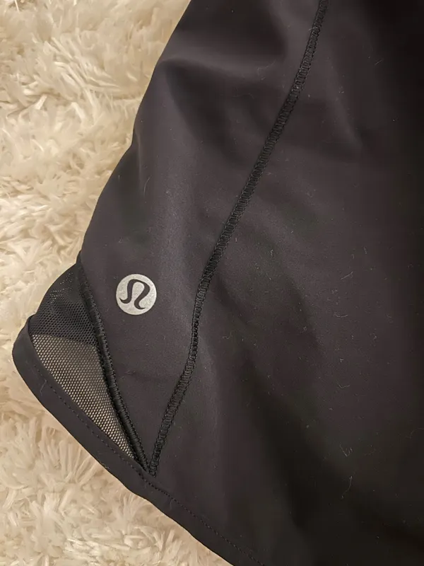 Lululemon Hotty Hot 2.5" Shorts Black - Image 3
