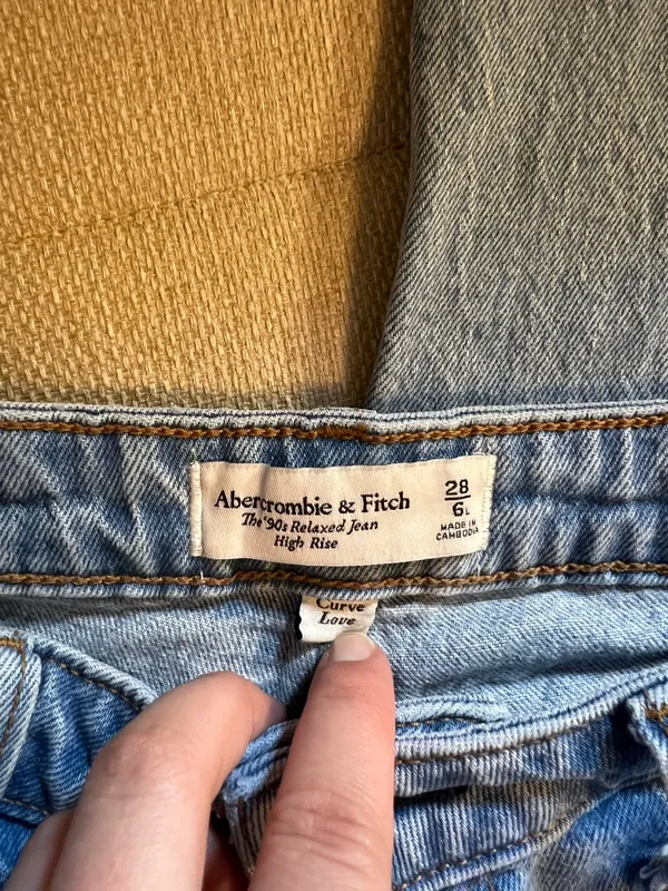 Abercrombie Fitch Curve Love 90s High Rise Relaxed Jean Medium With Front Yoke - Image 5
