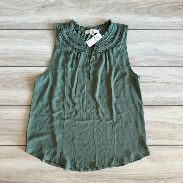 Loft Cutout Ruffle Neck Shell Green Large NWT IN PACKAGE - Image 2