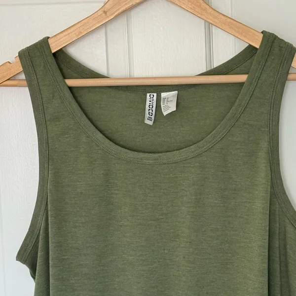 🛎️ Clearance H&M Divided Basic Green Tank Top Size Medium - Image 2