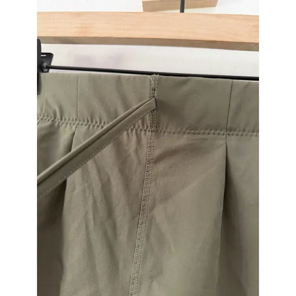 Zyia Active Olive Summer Shorts Sz XS Cuffed Casual Pockets Lined - Image 3