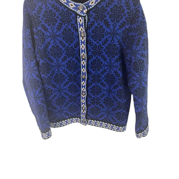 L.L. Bean Vintage Women's Medium‎ Fair Isle Winter Blue Knit Sweater Winter - Image 3