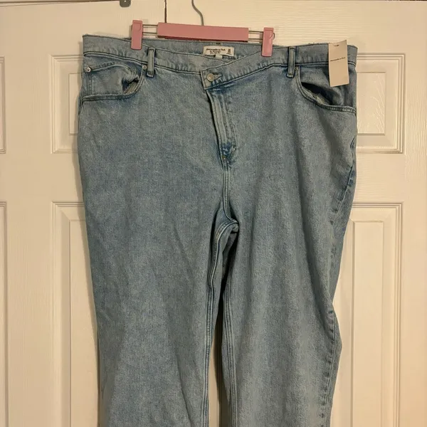 Abercrombie Curve Love Ultra High Rise 90s Straight Jean NWT - Image 3