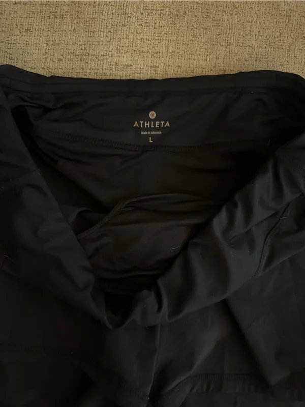 Athleta Black Women's Bike Shorts with Reflective Trim Size Large - Image 3
