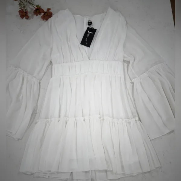 Elegant White Flowy Dress - Image 4
