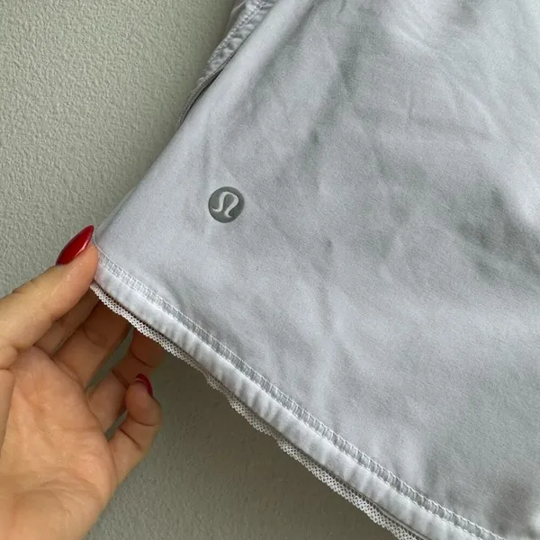 Lululemon Seek The Heat Short II 2.5" White Mesh Lining Size 8 Medium Light - Image 5