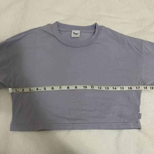 Aritzia TNA crop top - Image 4