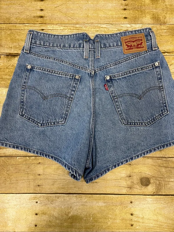 Levi's "High Waisted Mom Shorts" size 30 in medium wash denim. - Image 3