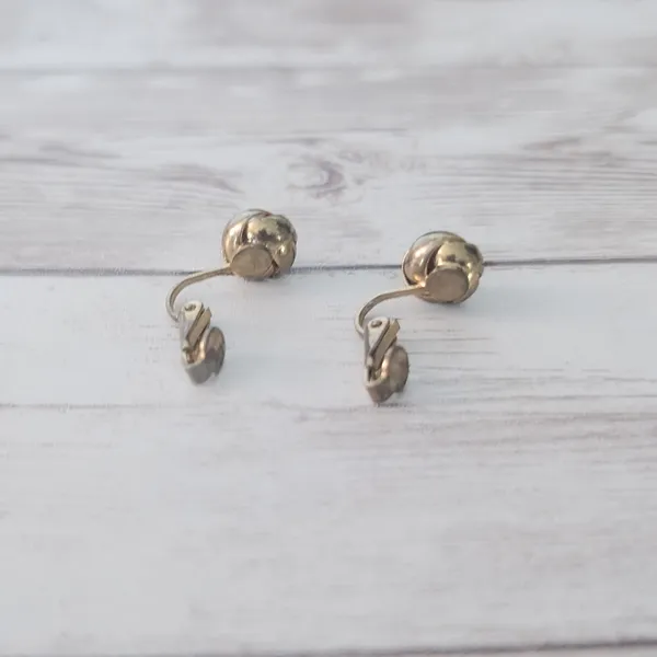 Vintage Clip On Earrings Twisted Design 3/8" - Heavy Tarnish/Discoloration - Image 7
