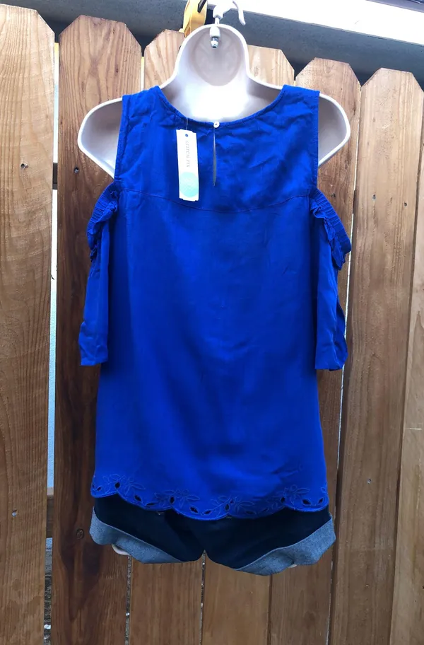 Blue cold shoulder top cold shoulder style Sz Medium - Image 5
