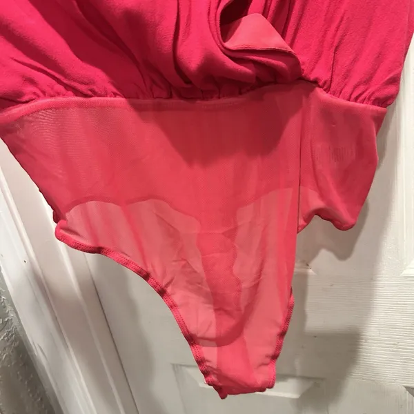 NWT‎ Lulus Fuchsia Pink Plunging Halter Neck Bodysuit L Party Holiday Resortwear - Image 8