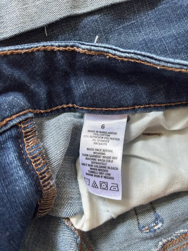 Aeropostale Low-Rise Midi Denim Shorts - Image 3