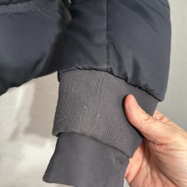 Lululemon Puffer Jacket size 6 *rare - Image 2