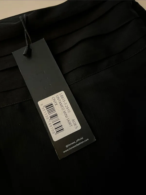 NWT LIONESS Untamed Mini Skirt Black Small $49 - Image 7
