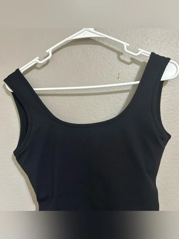 Halara Black U Neck Crossover Yoga Padded Longline Tank Top Women’s Size Small - Image 4