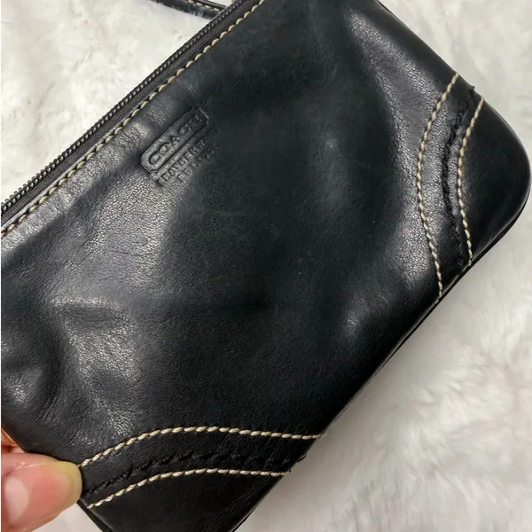 y2k COACH Black Leatherware Wristlet - Image 3