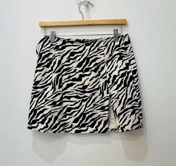 Motel Zebra Pelmet Skirt with slit size Small - Image 5