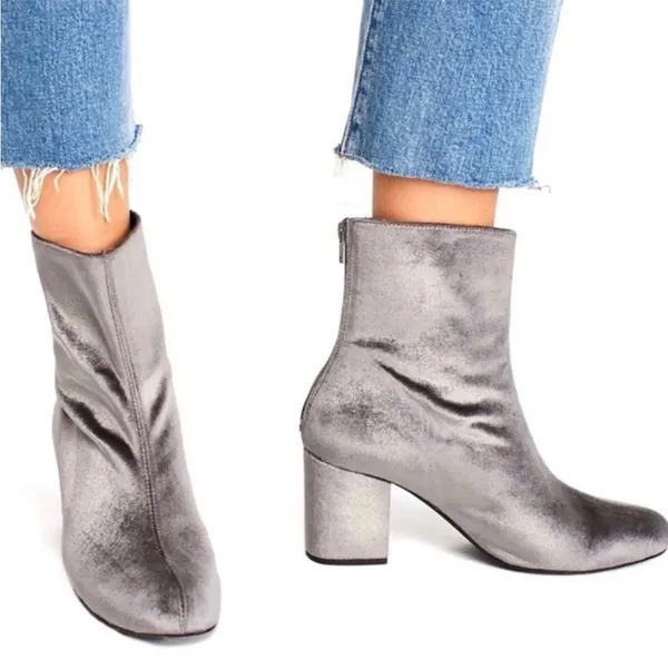 Free People Cecile Ankle Boot in Silver Grey Velvet Sz 9.5 - Image 2
