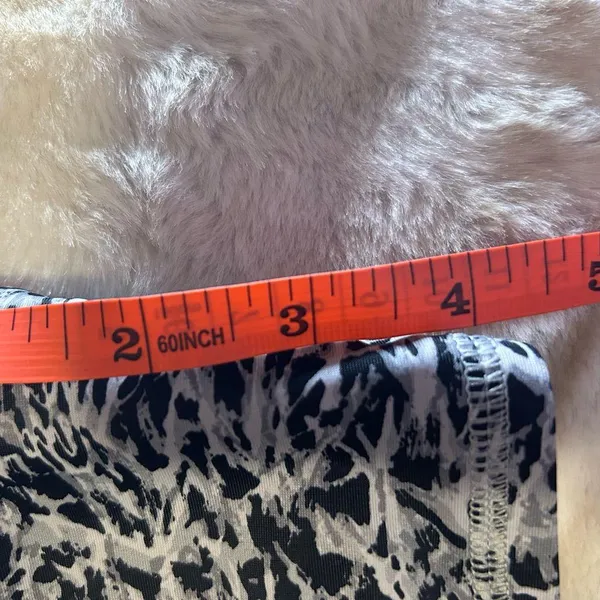 Lululemon Athletica Black and White Free To Be Patterned Sports Bra - Image 5