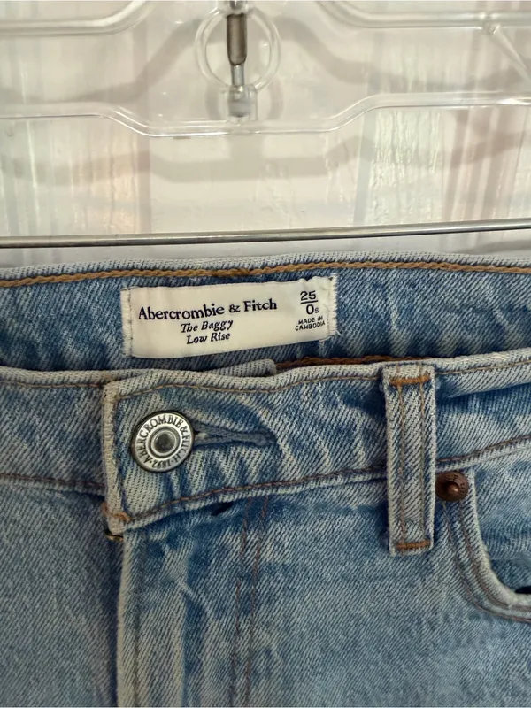 Abercrombie & Fitch The Baggy Low Rise Jean Size 0S - Image 3