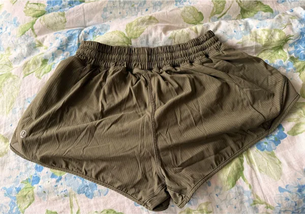 Lululemon Shorts 2.5" - Image 2