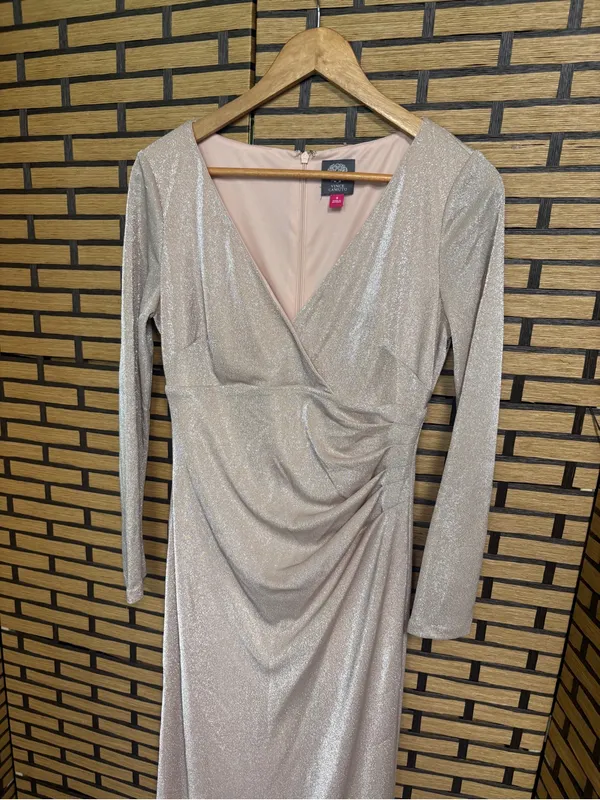 Vince Camuto gold shimmer gown size 8 - Image 3