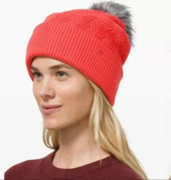 Lululemon Sherpa Weave Pom Beanie - Image 2