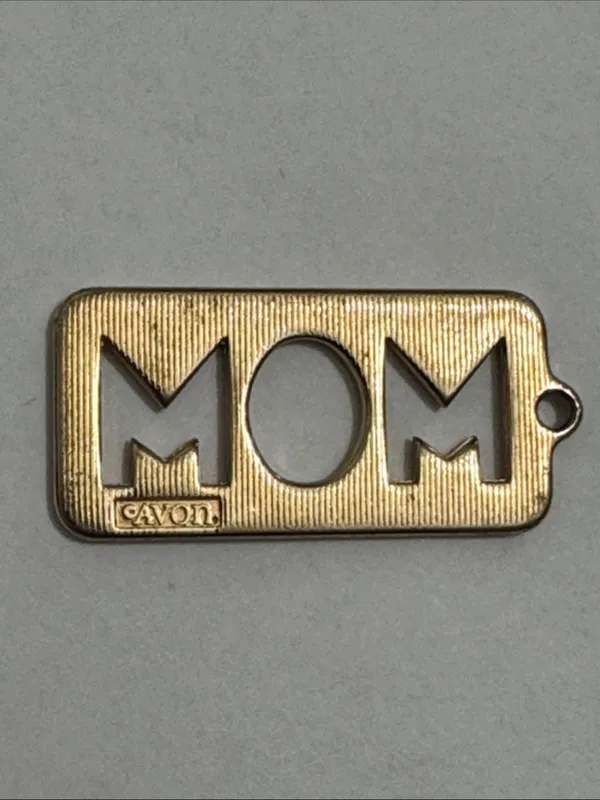 Vintage Avon Gold-tone "MOM" Pendant Charm - Image 5