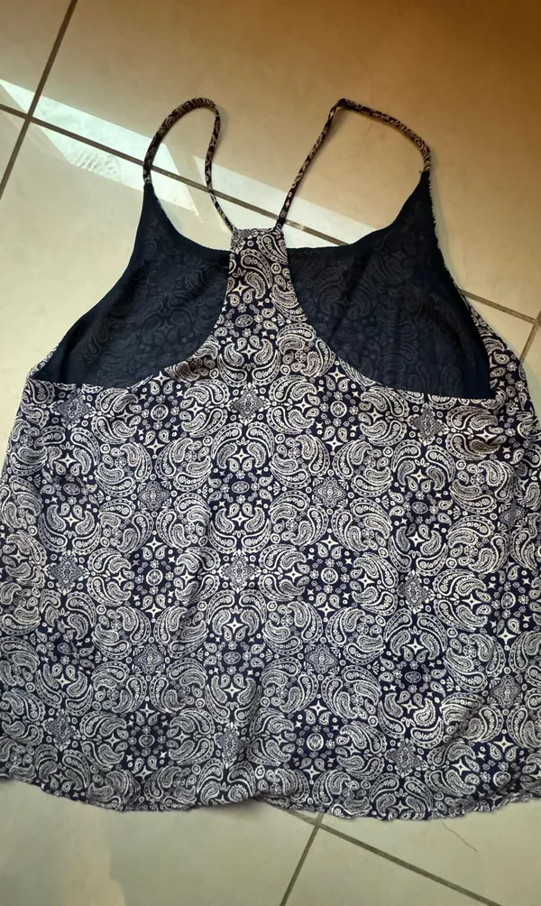 Razor Back Tank Top Size L - Image 3