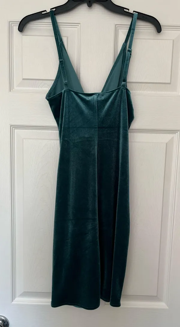 Short velvet Charlotte Russe emerald green dress - Image 5