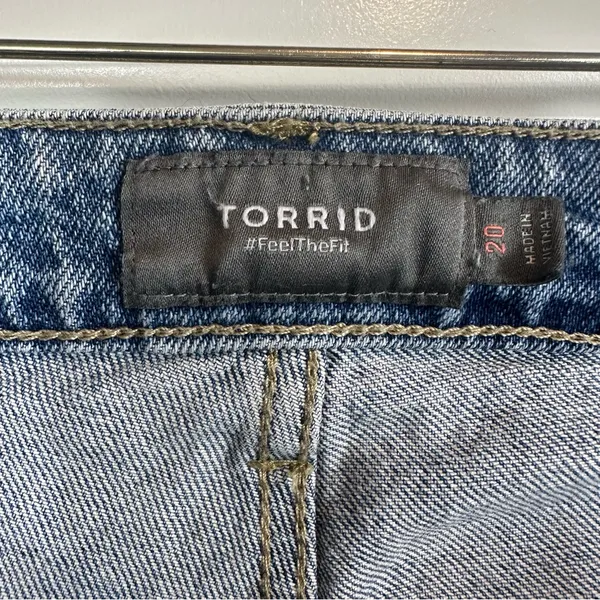 Torrid Women’s Plus 5 Inch Classic Denim HighRise Shorts Medium Wash Size 20 - Image 8