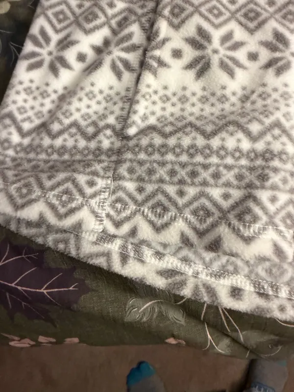Old Navy Women's White & Gray Fair Isle Zip-Up Teddy Jacket - Image 4