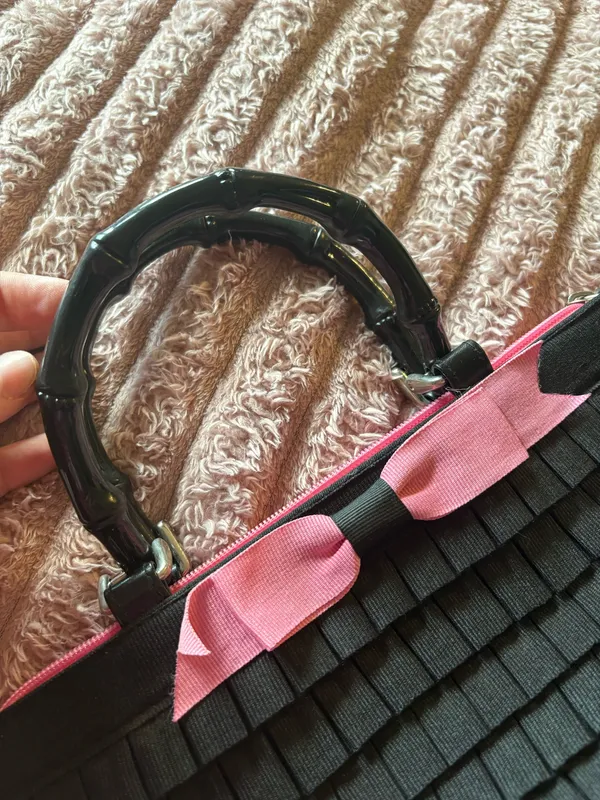 Black Handbag with Pink Bow Accent - Image 3
